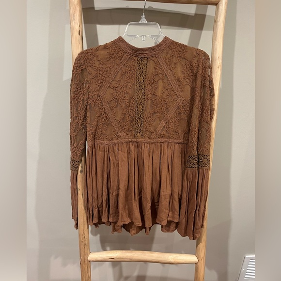 American Eagle Outfitters - Picture 1 of 3